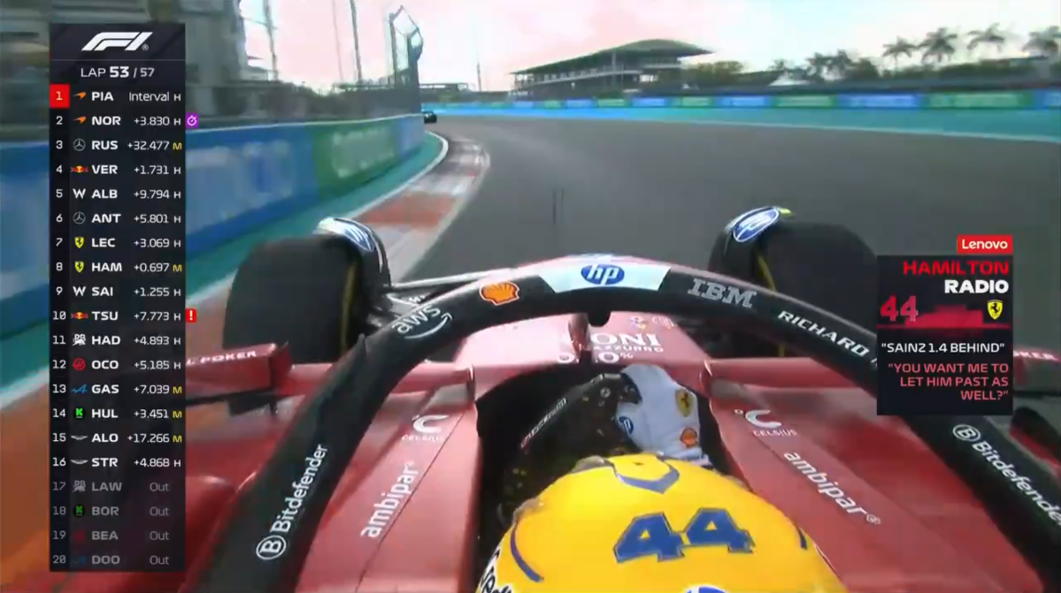 Hamilton ironiza rádio da Ferrari sobre Sainz em Miami: “Quer que o deixe passar?”