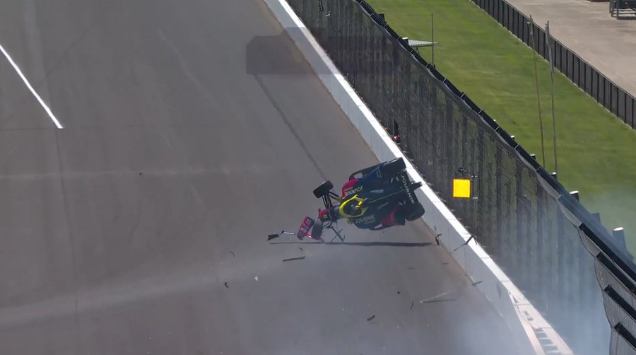 Simpson acerta curva 4, quase capota e interrompe Fast Friday da Indy 500