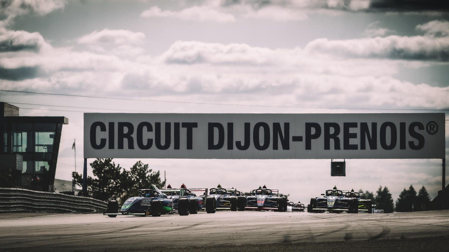 Munoz e Dorison vencem corridas 1 e 2 da etapa da F4 Francesa em Dijon-Prenois