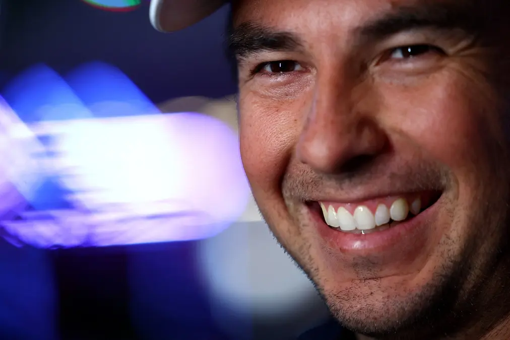 Mercedes se fija en Pérez en caso de perder a Russell y Verstappen para la F1 2026