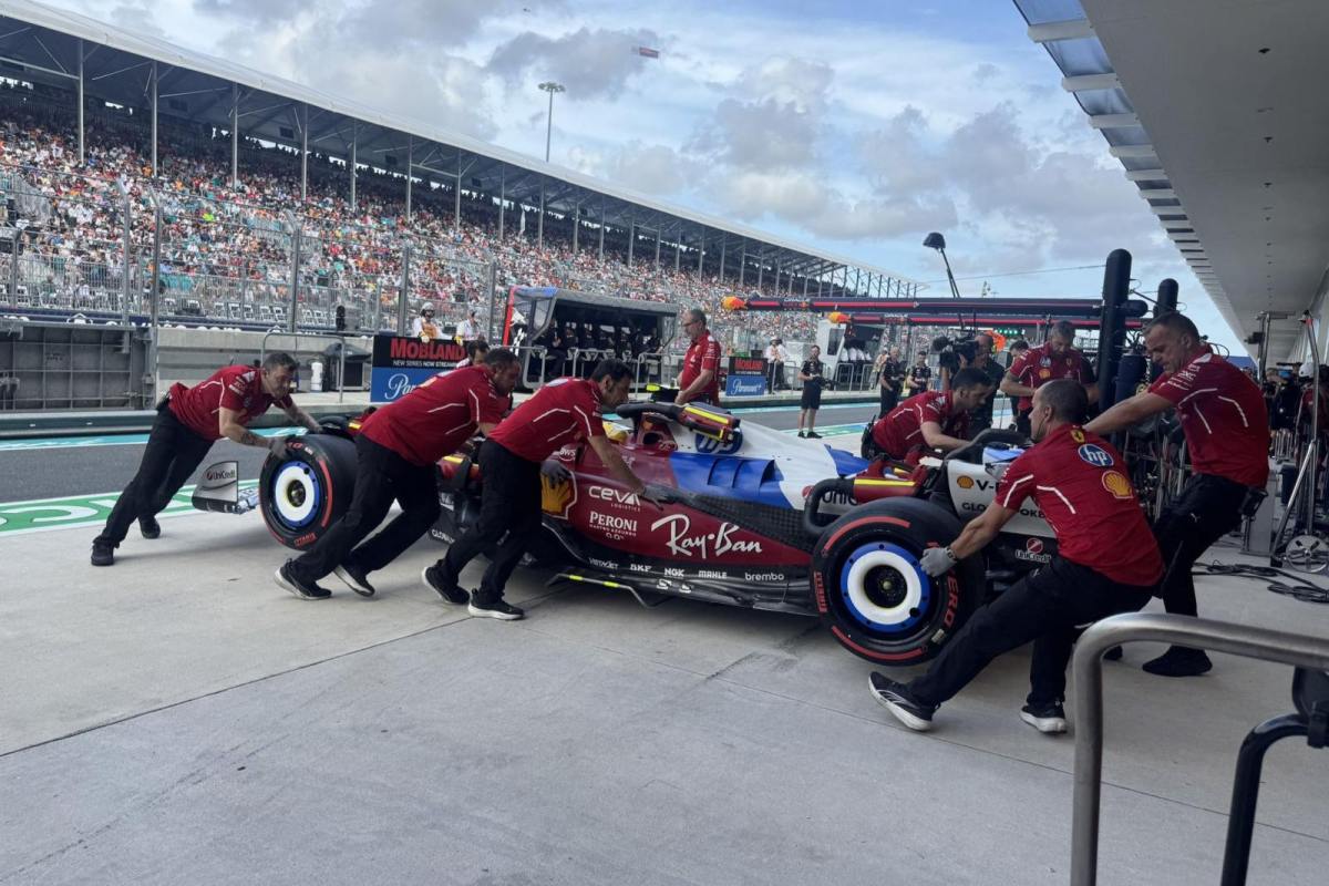 Ferrari usa tática e foca em suspensão traseira de olho em mudança de regulamento em 2026