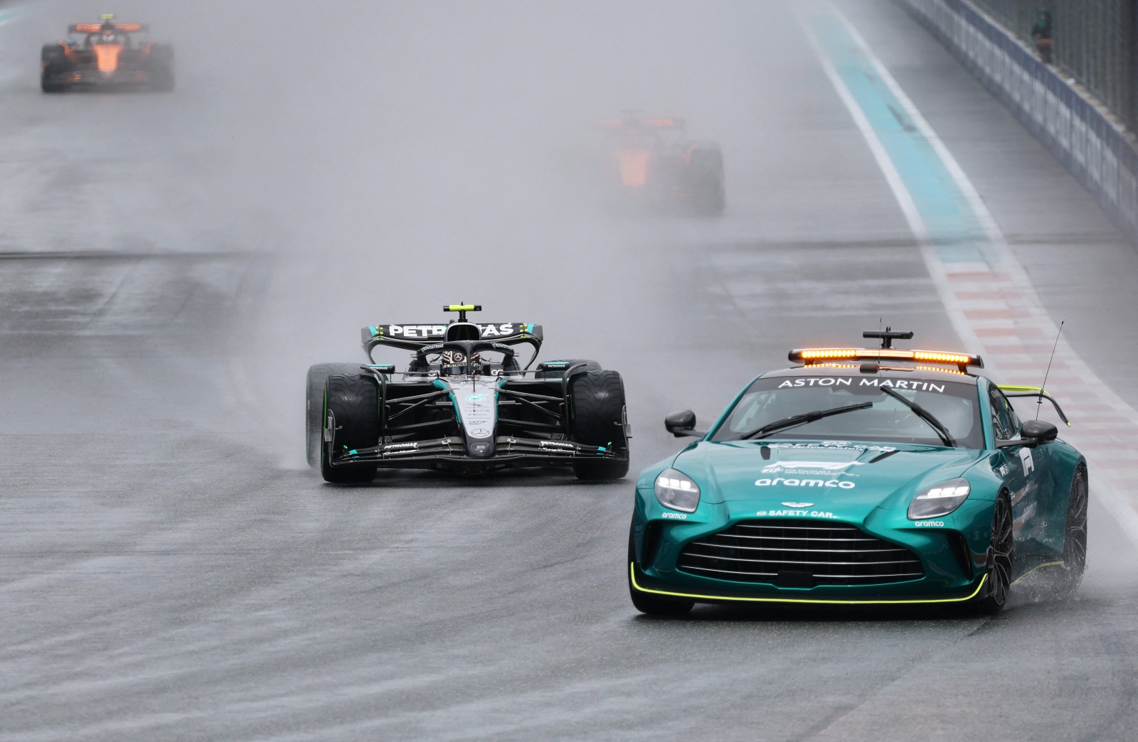 F1 atrasa em 15 minutos início da classificação do GP de Miami depois de chuva na sprint