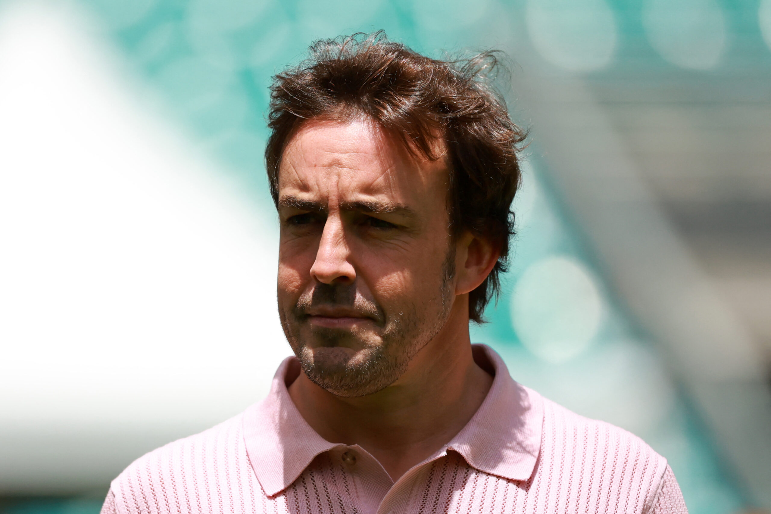 Alonso diz que Newey se considera “atrasado” em projeto de 2026: “Acha que é tarde”