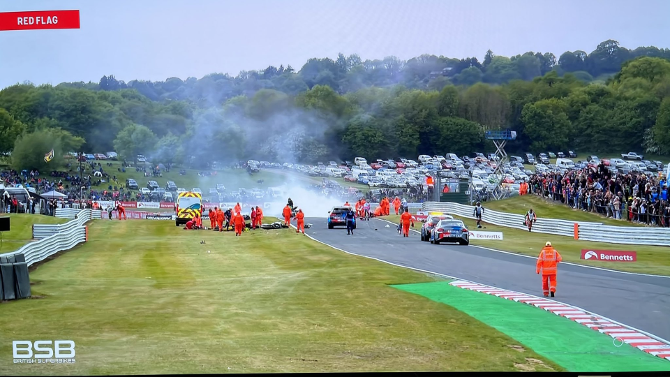 Polícia abre investigação após acidente fatal em classe suporte da Superbike Britânica