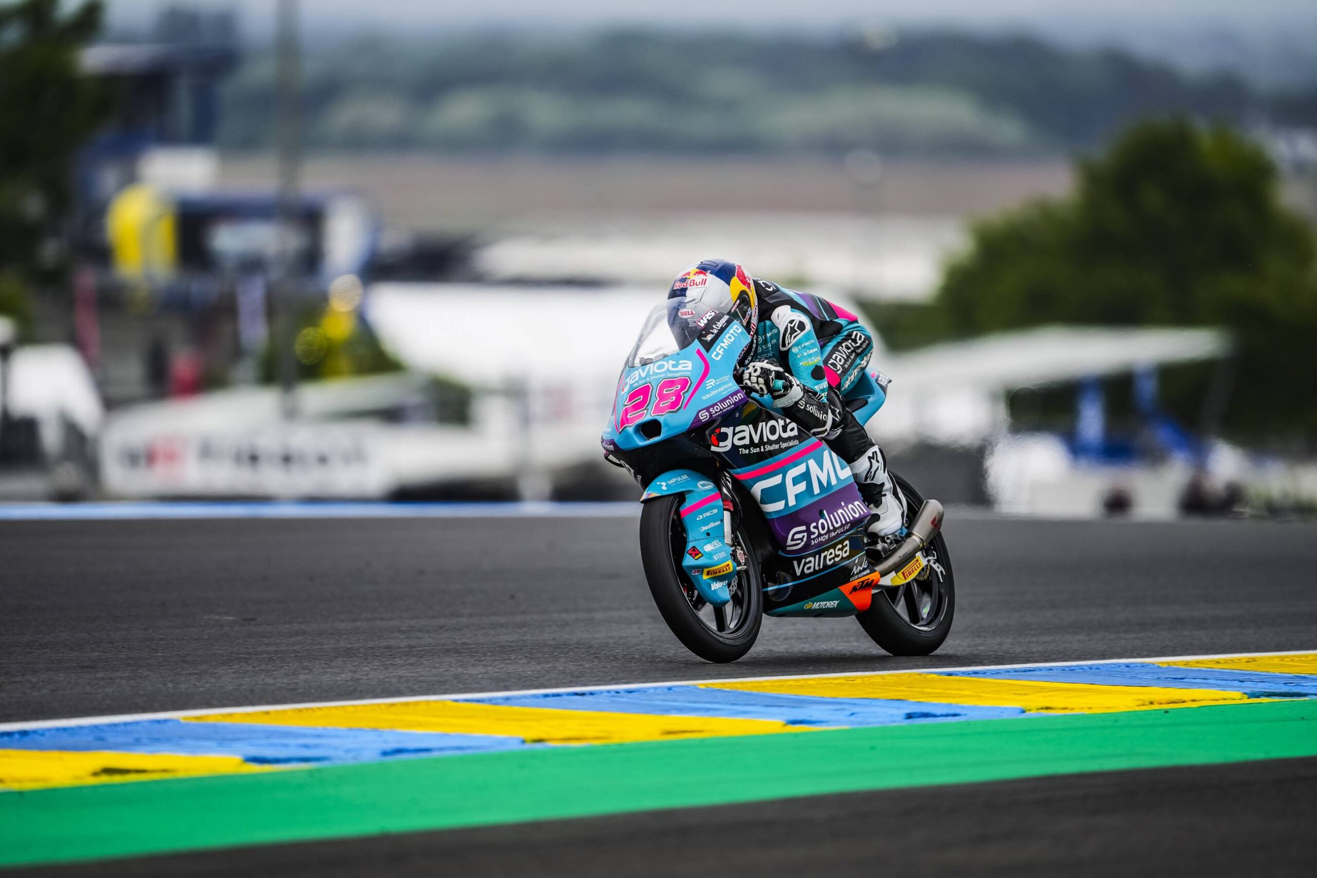 Quiles surpreende em retorno à Moto3 e crava pole na França. Rueda é 8º