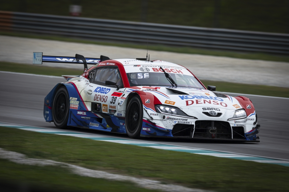 Toyota hace historia en el Súper GT con su 7° victoria consecutiva y Fenestraz termina 14°