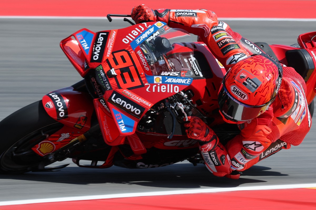 Marc Márquez ignora rivais, passeia em Aragão e lidera treino da MotoGP. Bagnaia é 9º