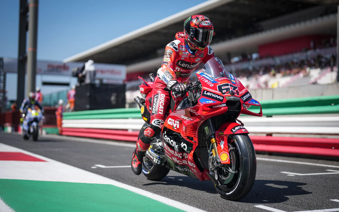 Lorenzo vê superioridade de Marc Márquez, mas entende dificuldade de Bagnaia: “Vivi isso”