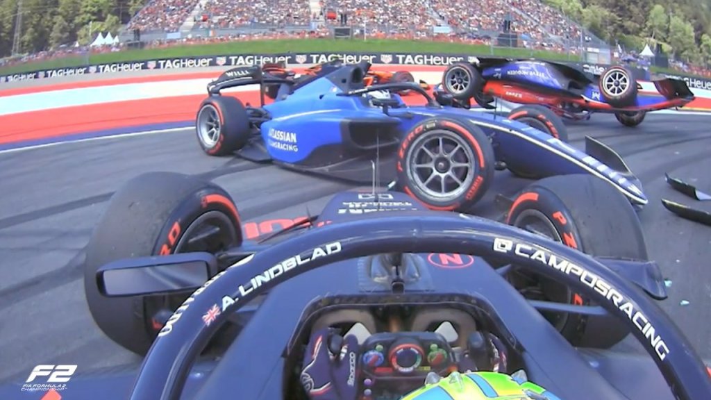 Meguetounif vuelca tras accidente con Lindblad y Browning en la carrera sprint de F2 en Austria