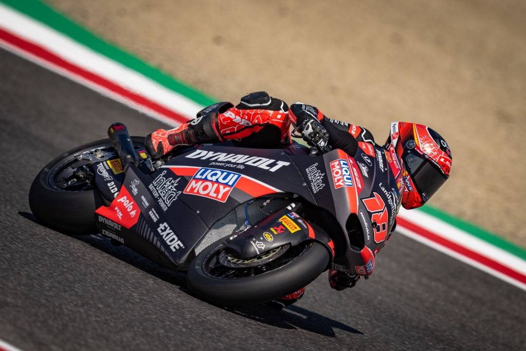 González escala pelotão após punição e vence GP da Itália na Moto2. Moreira é 4º