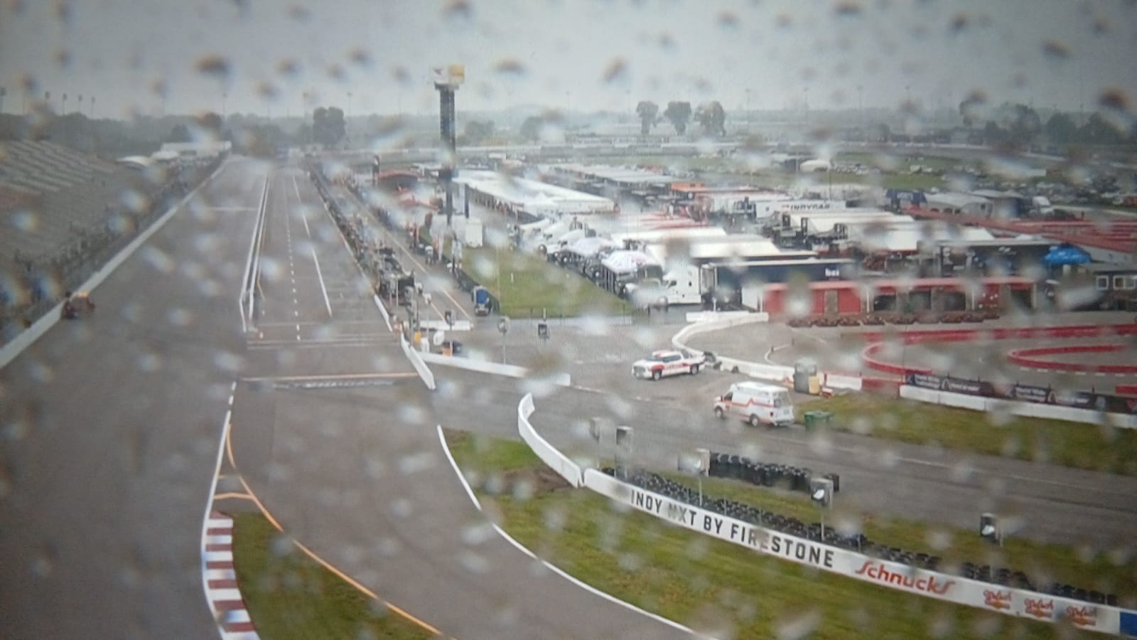 Chuva cai e atrasa programação do sábado de GP de Gateway da Indy