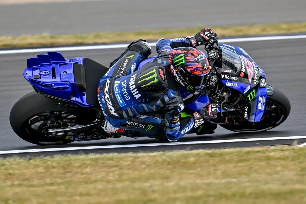 Rins ve “comentarios positivos” tras las pruebas de Yamaha con el motor V4 de 2026