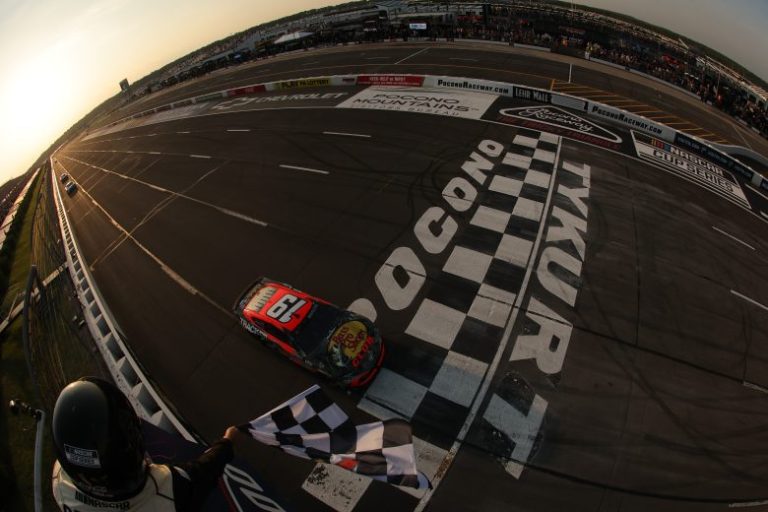O GRANDE PRÊMIO transmite a corrida em Dover AO VIVO e COM IMAGENS no canal do GP na PicTV (Foto: Nascar)