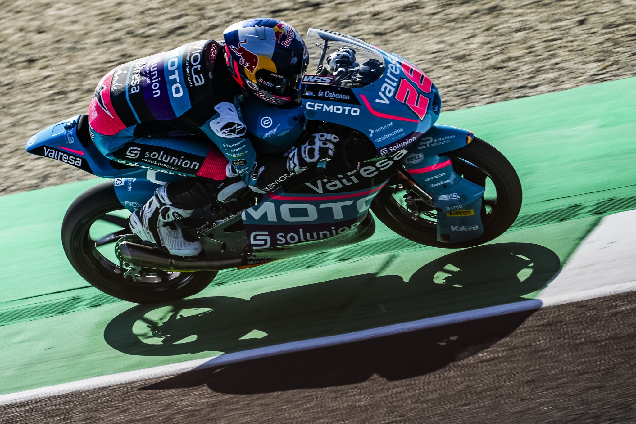 Quiles bate Carpe por 0s006 na linha de chegada e vence 1ª na Moto3. Rueda é 4º