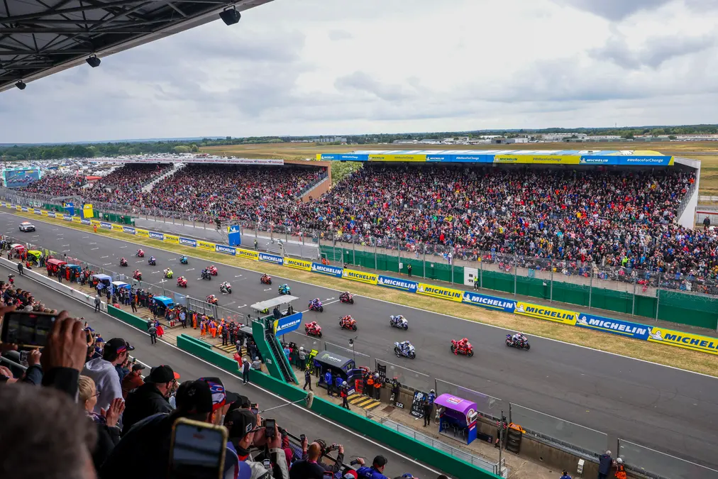 Ezpeleta considera “vital” el cambio de reglas y prevé una MotoGP más competitiva en 2027