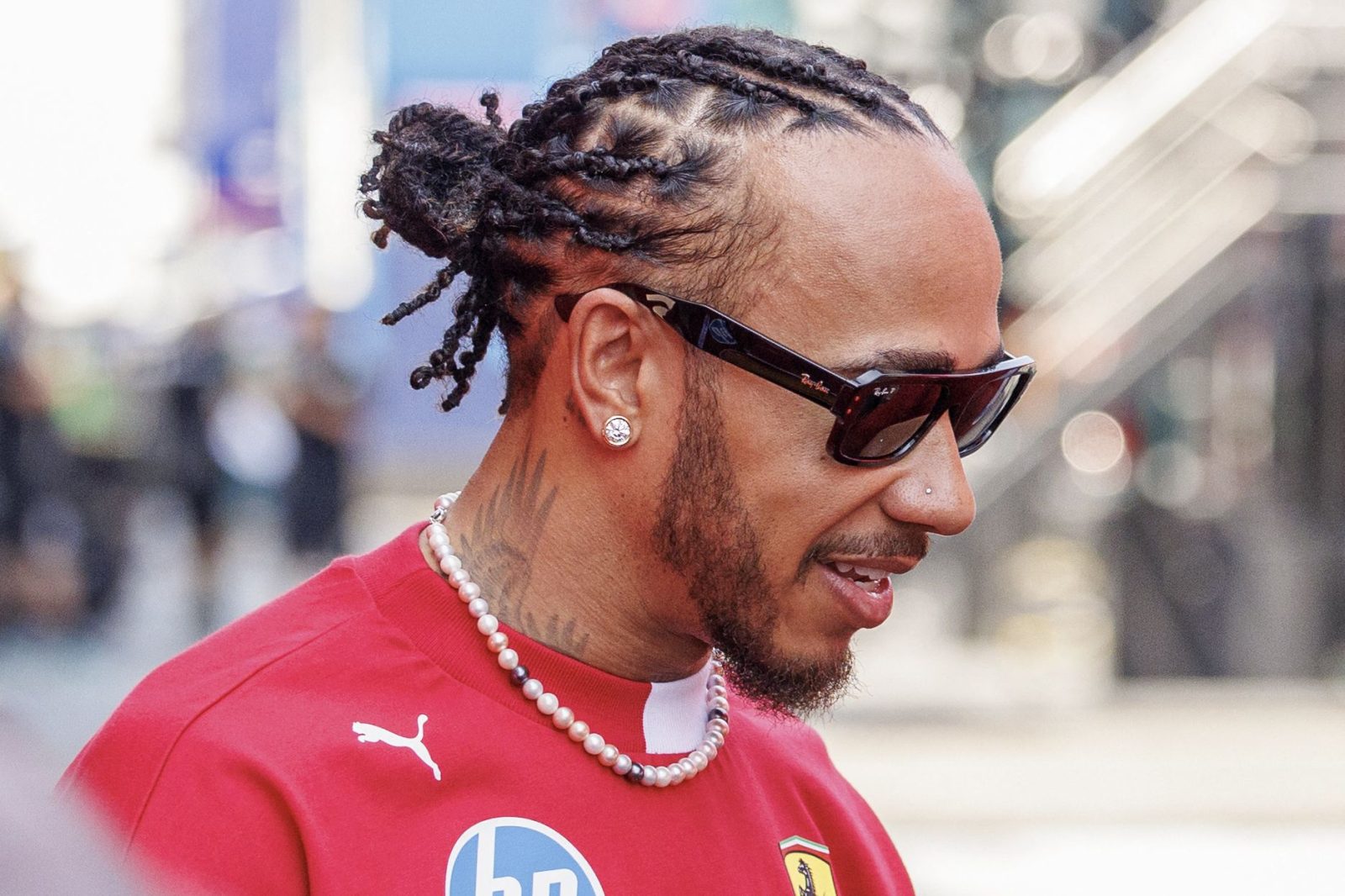 Hamilton aponta McLaren como “inalcançável” e pede “foco total” em carro da F1 2026