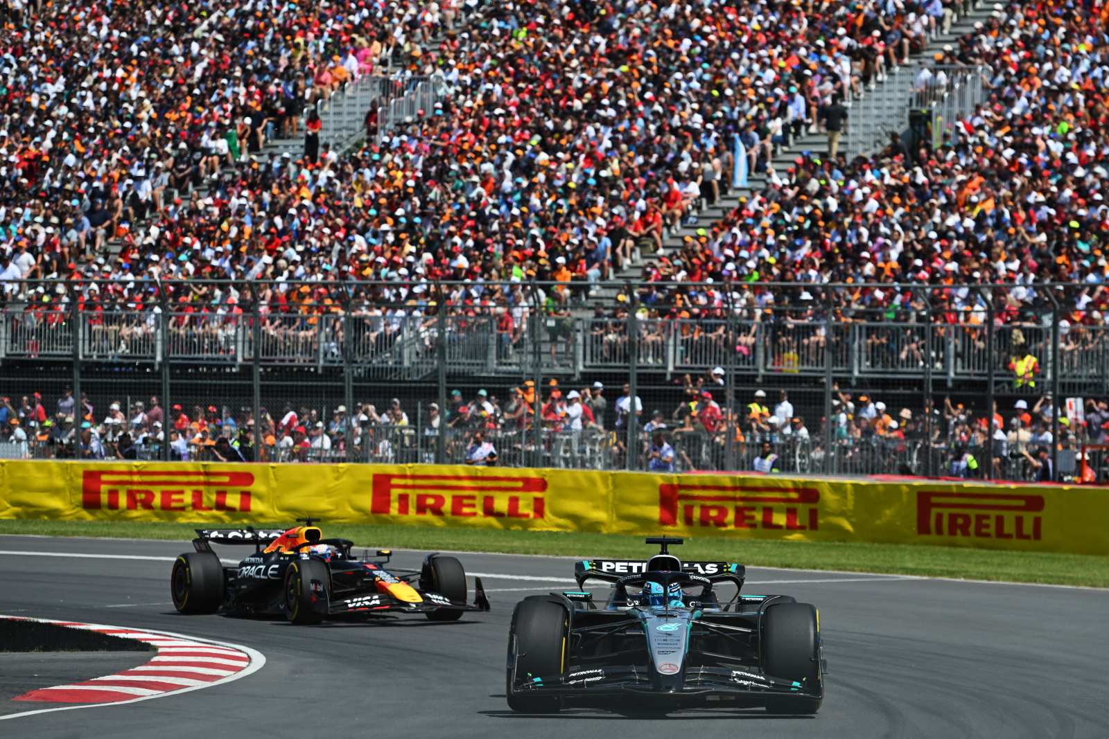 Russell vence GP do Canadá com batida entre Norris e Piastri no fim. Bortoleto é 14º