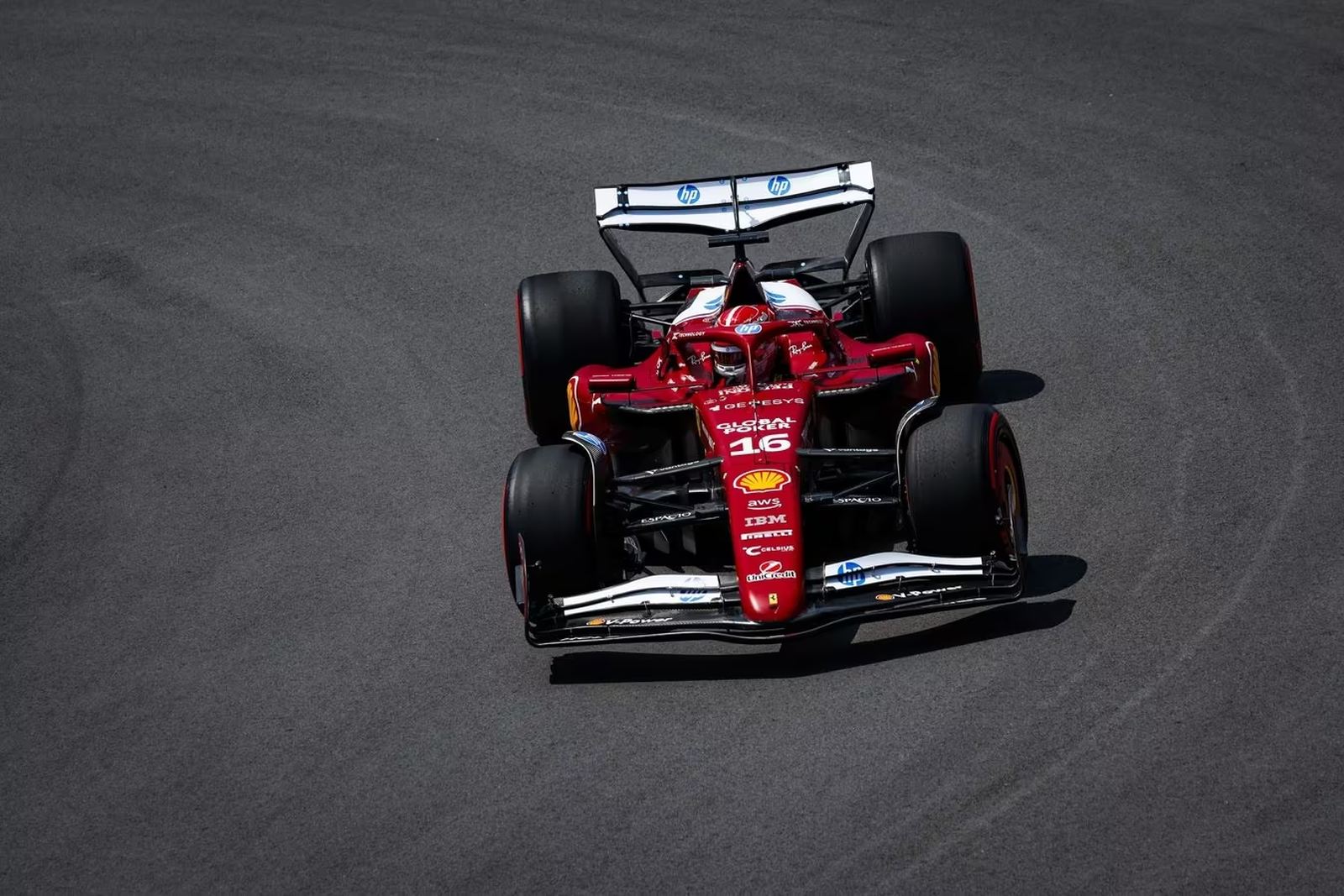 Ferrari diz que volta de Leclerc no Canadá foi “prejudicada”: “Vinha 0s1 melhor que Russell”
