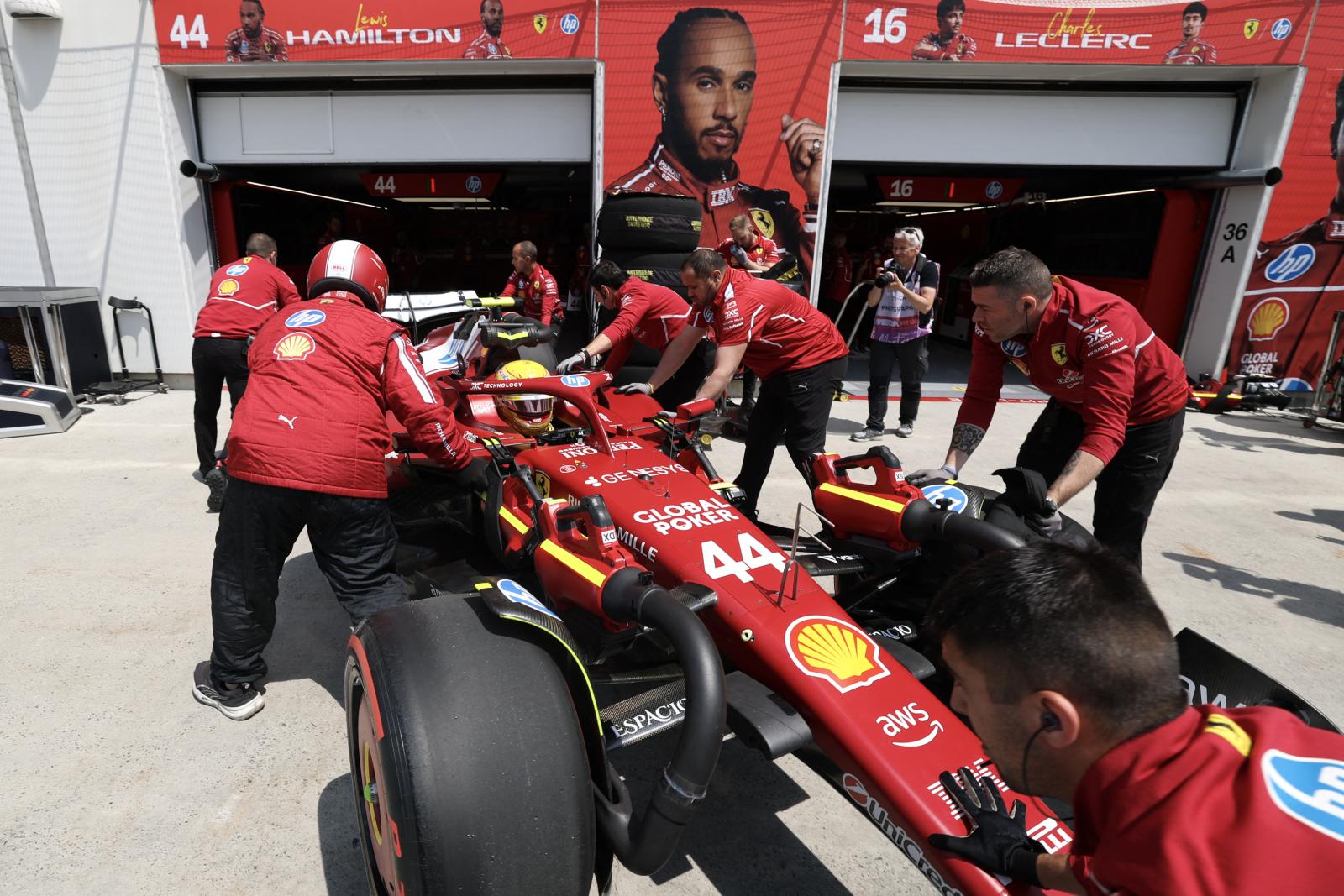 Hamilton cita Mercedes e reforça pedido: “Precisamos focar no carro de 2026”