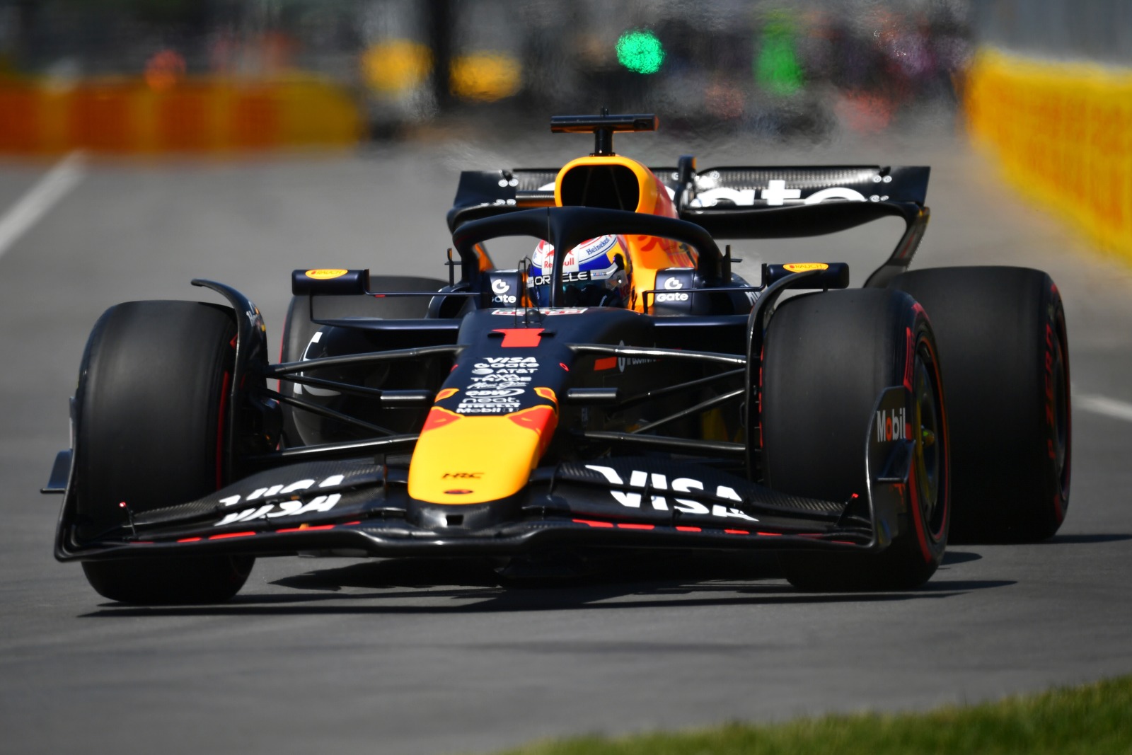 Verstappen põe Red Bull na liderança do treino livre 1 do GP do Canadá. Bortoleto é 16º