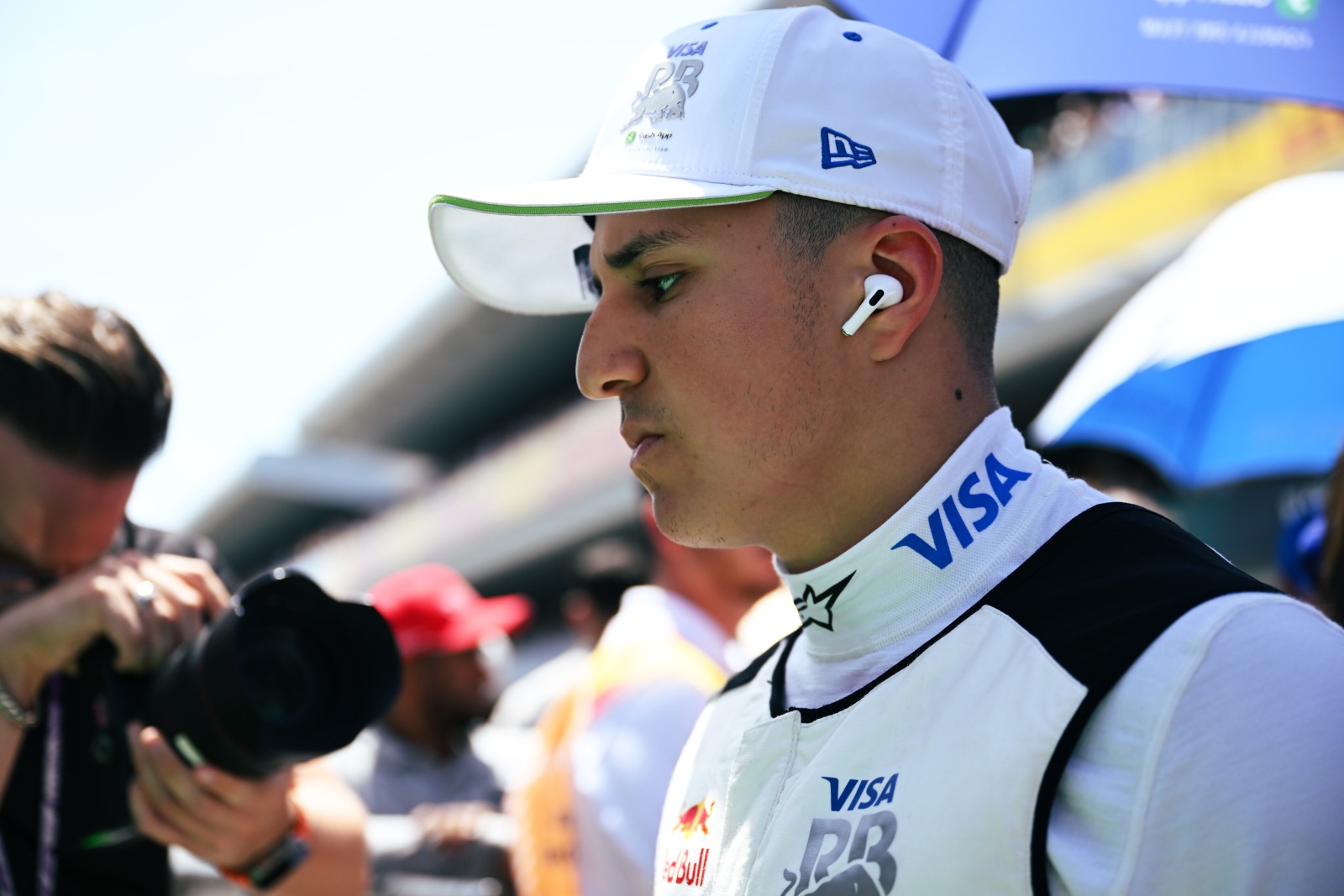 Hadjar freia empolgação e diz que “não se sente pronto” para promoção à Red Bull