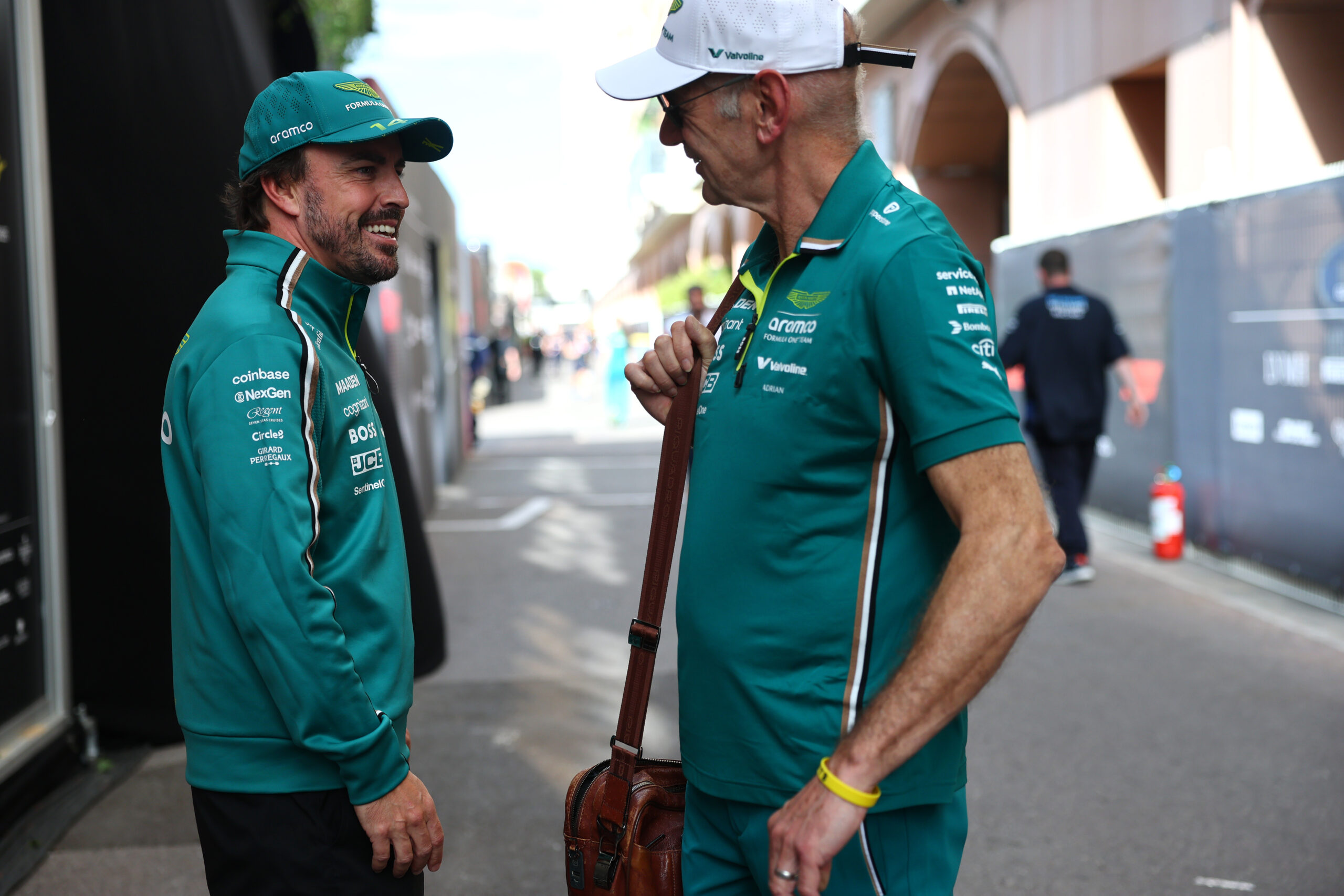 Alonso compara chefes mais técnicos da F1 com “personalidades fortes” do passado