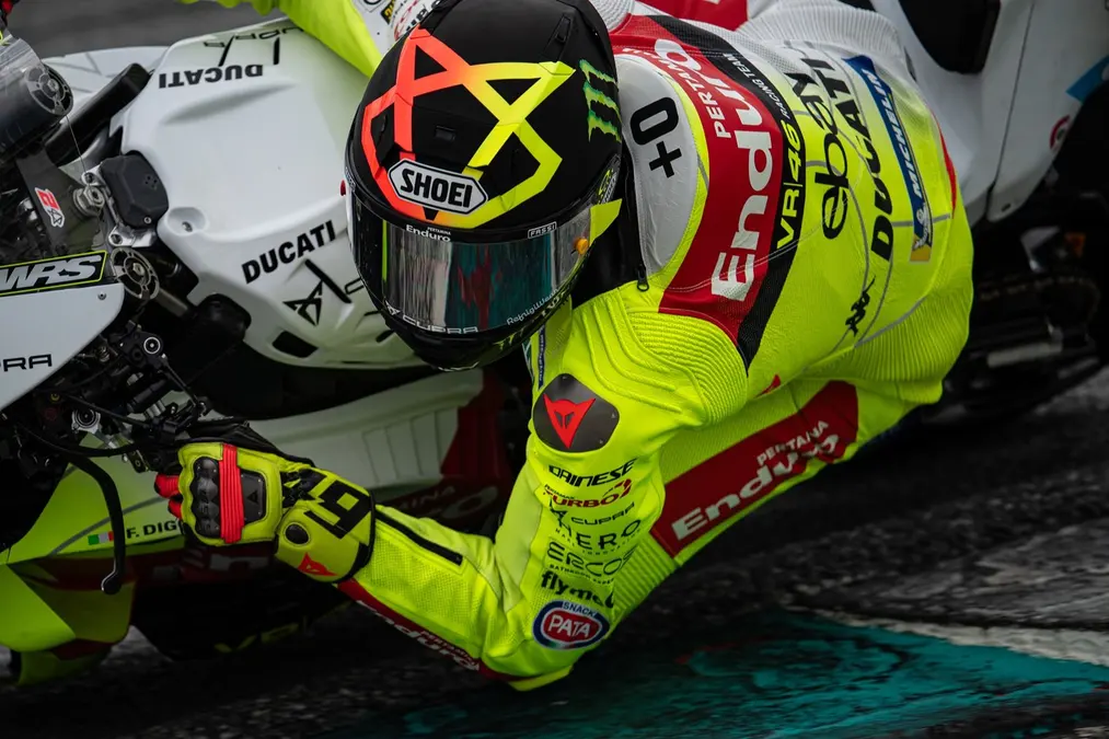 Di Giannantonio supera a los hermanos Márquez y lidera entrenamientos en Alemania
