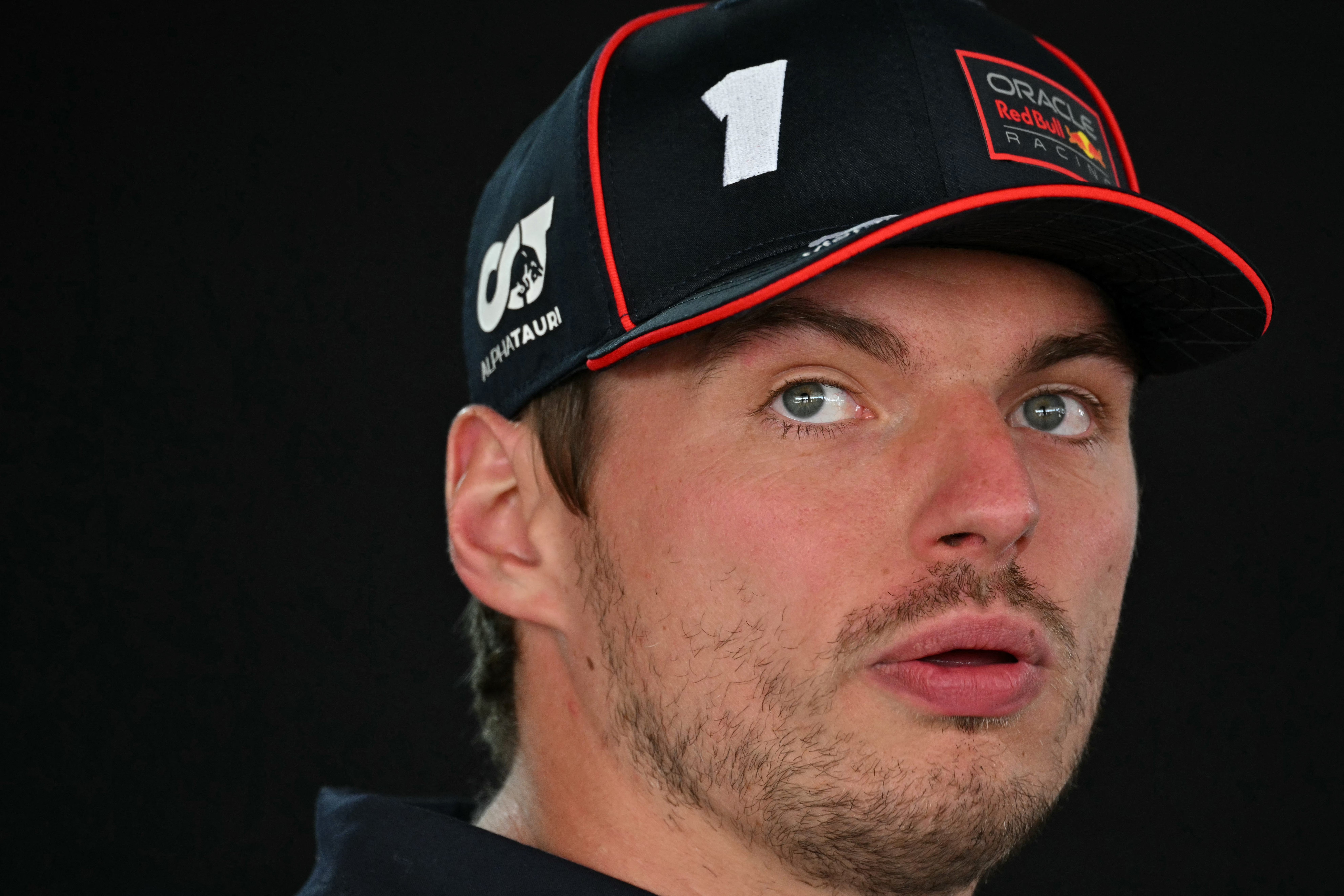 Steiner só vê Verstappen fora da Red Bull em 2027: “Vai esperar para saber o melhor carro”