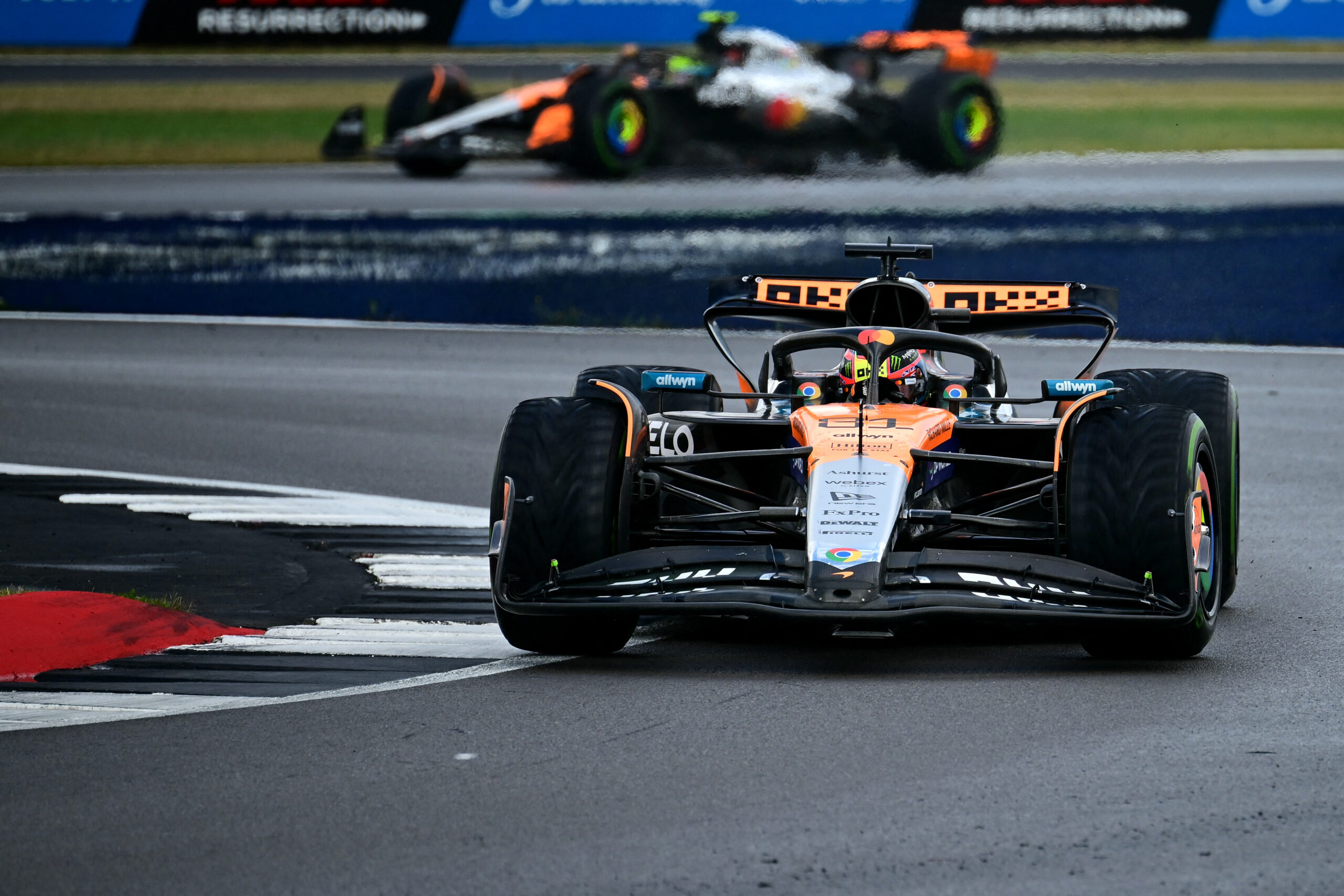 McLaren diz que quer “boa conversa” com FIA para entender punição de Piastri