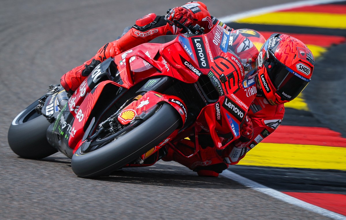Marc Márquez resiste à ameaça de Zarco na chuva e crava pole na Alemanha. Bagnaia é 11º