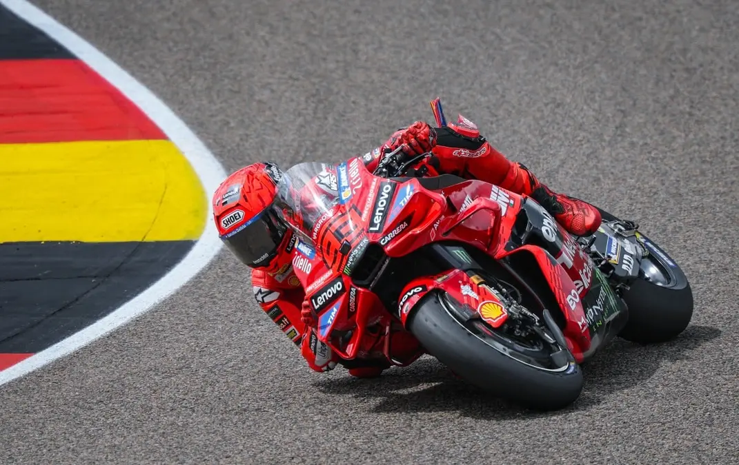 Marc Márquez ve «algunos muros al límite» en Alemania y apoya los cambios por seguridad