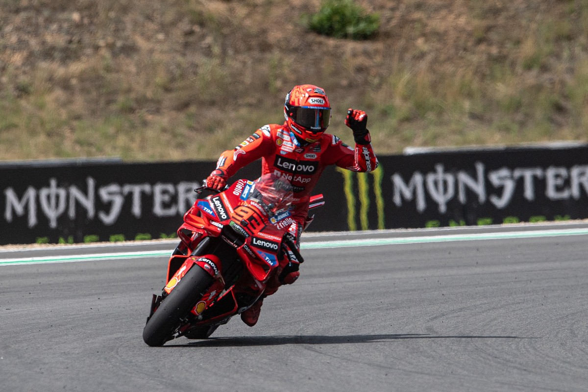 Marc Márquez vence duelo com Bezzecchi e conquista GP da Tchéquia. Martín volta em 7º
