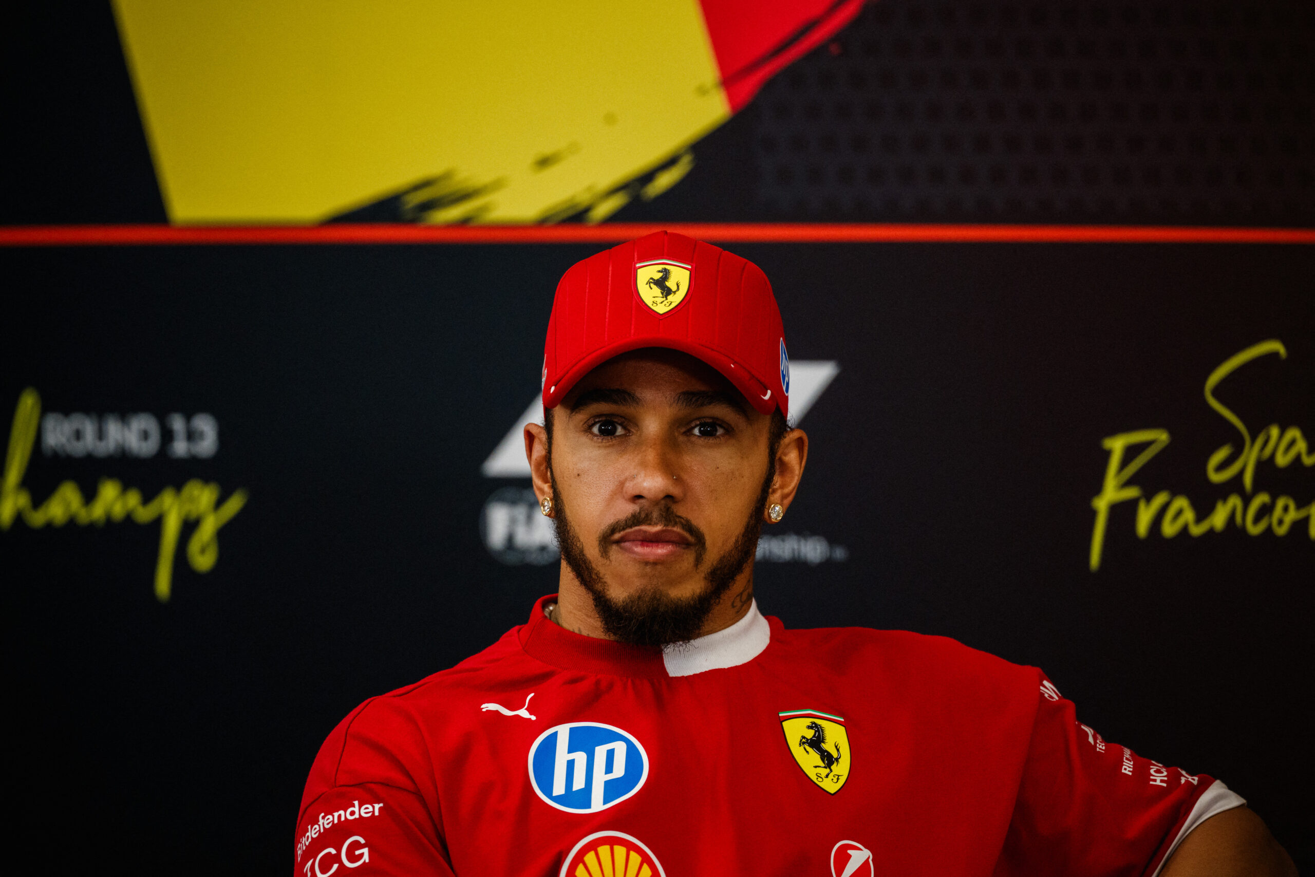 Hamilton despista sobre testes com novidade da Ferrari em Mugello: “Só treino físico”