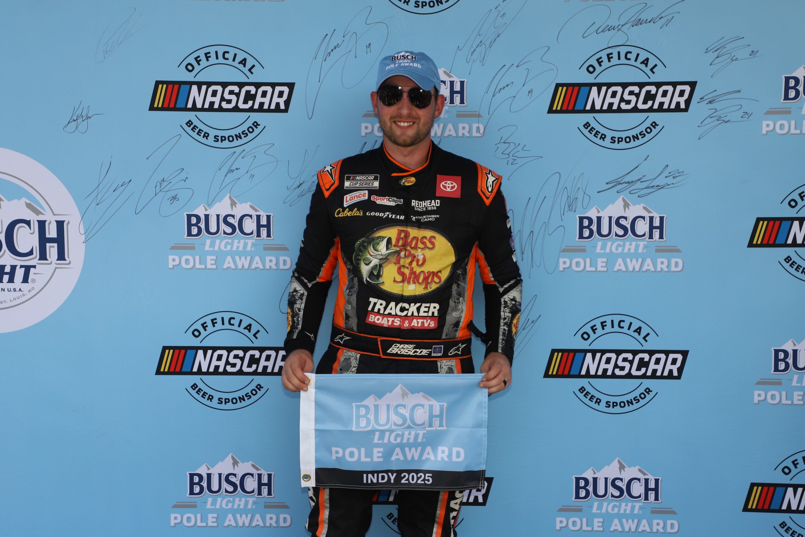 Briscoe supera Wallace e crava pole da etapa de Indianápolis da Nascar