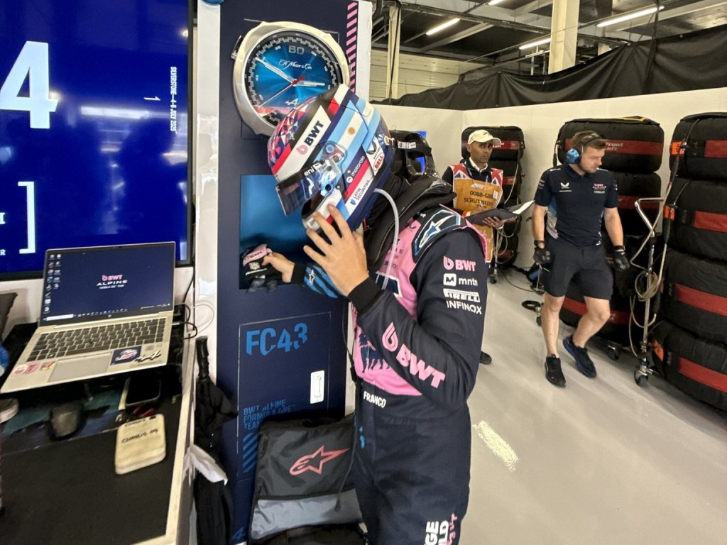 Colapinto sufre rotura mecánica y abandona el GP de Gran Bretaña antes de la largada