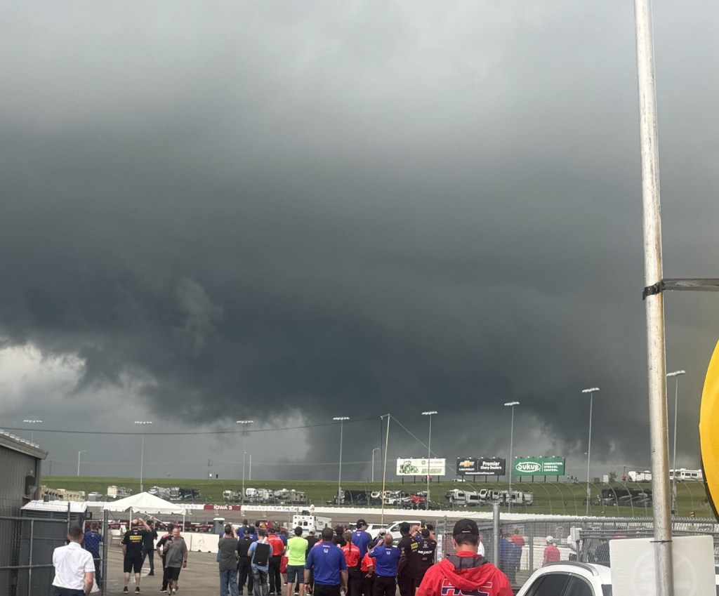 IndyCar suspende la actividad del viernes en Iowa por la presencia de un tornado en la zona