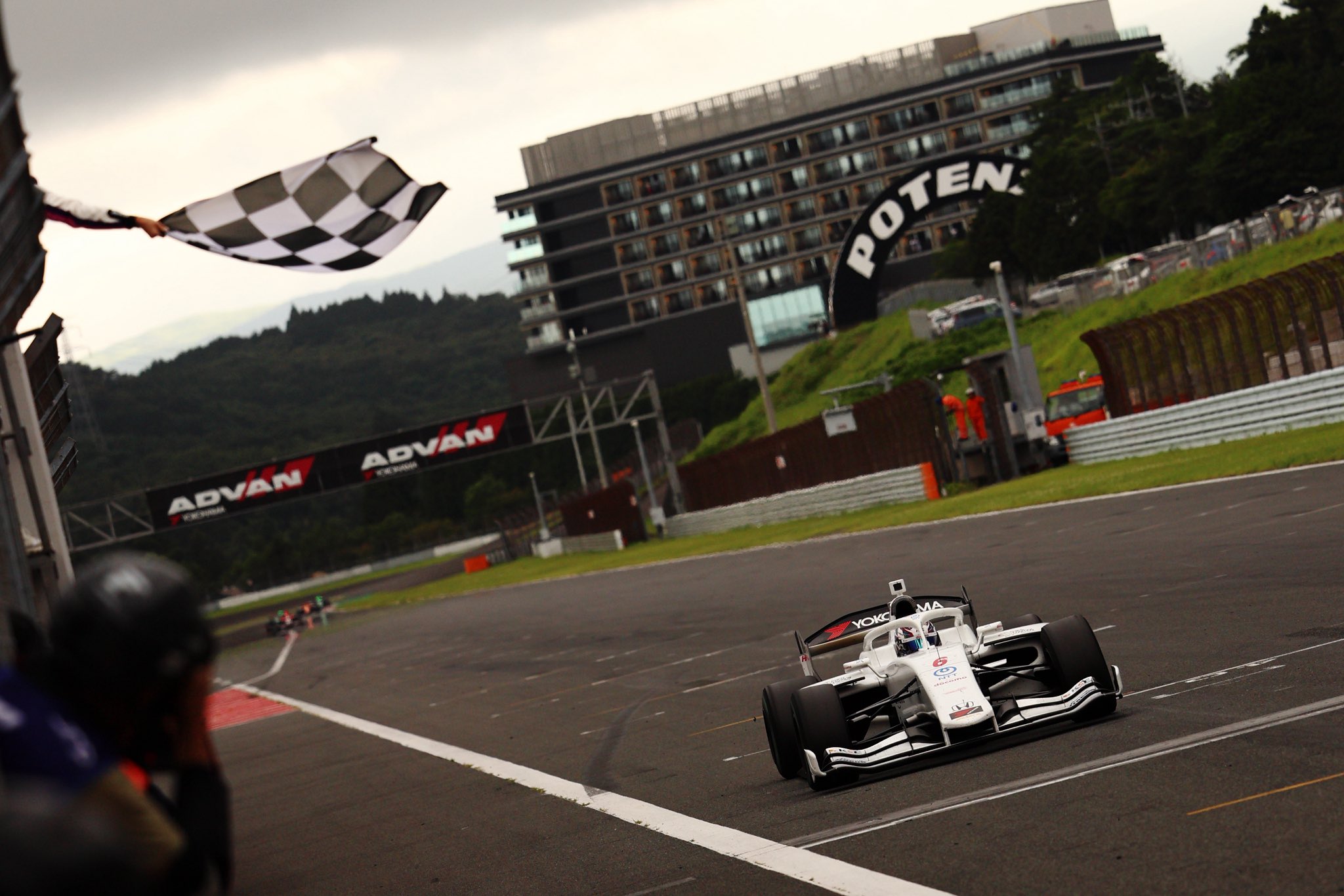Ohta vence corrida 2 em Fuji e cola na liderança na Super Fórmula. Fraga é 18º