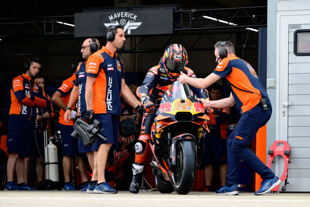 Viñales se fractura el hombro izquierdo en clasificación y se pierde el GP de Alemania