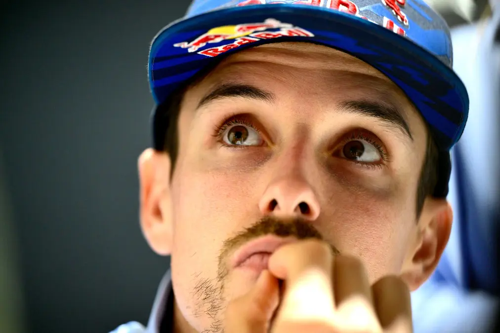 Álex Márquez es sancionado con una vuelta larga en Austria por el toque con Mir en Brno