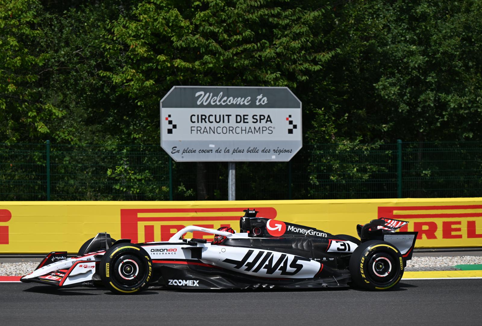 Ocon destaca evolução da Haas e se diz “muito feliz” com 5° no grid da sprint em Spa
