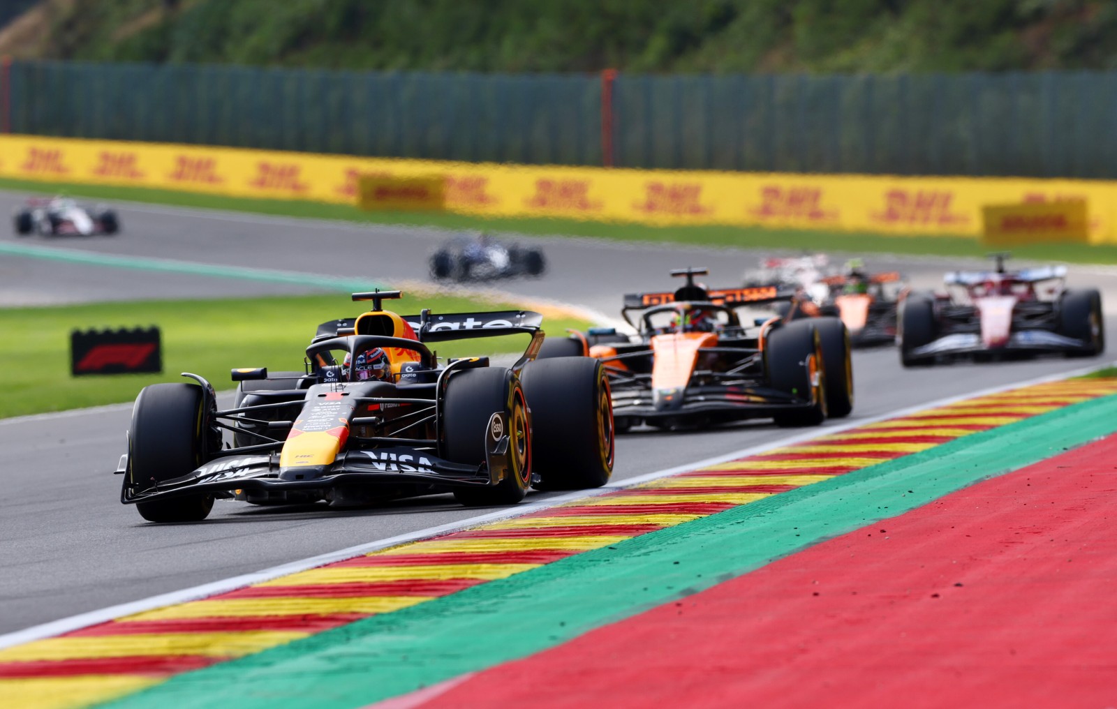 Verstappen segura Piastri e Norris e vence corrida sprint do GP da Bélgica. Bortoleto é 9º
