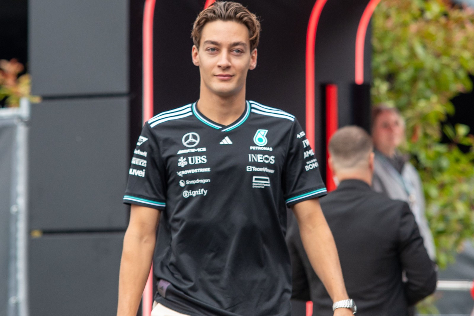Russell se compara a Schumacher e admite: “Achei que já teria brigado por título da F1”