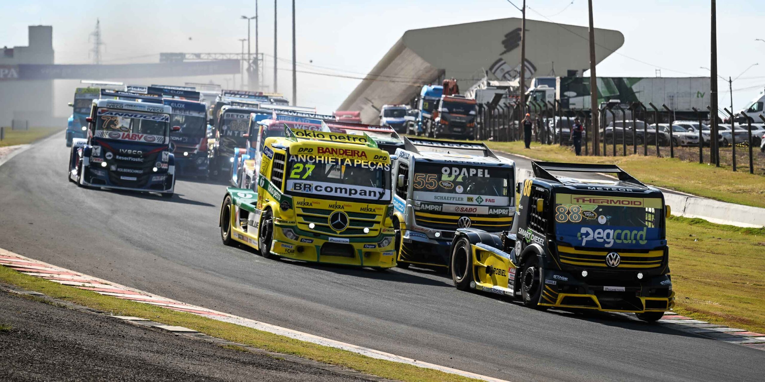 Monteiro brilha e varre rodada dupla da Copa Truck em Cascavel