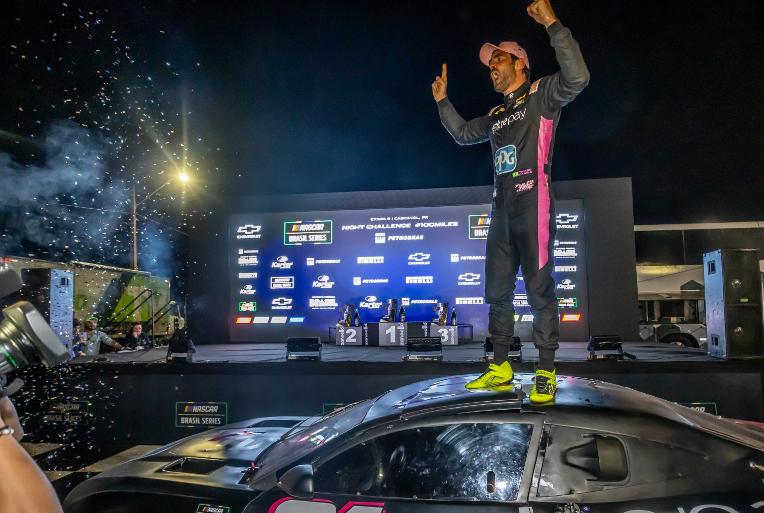 Camilo escala pelotão e vence etapa da Nascar Brasil em Cascavel