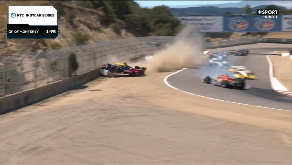 Simpson toca em Rosenqvist e para na barreira de pneus no GP de Laguna Seca