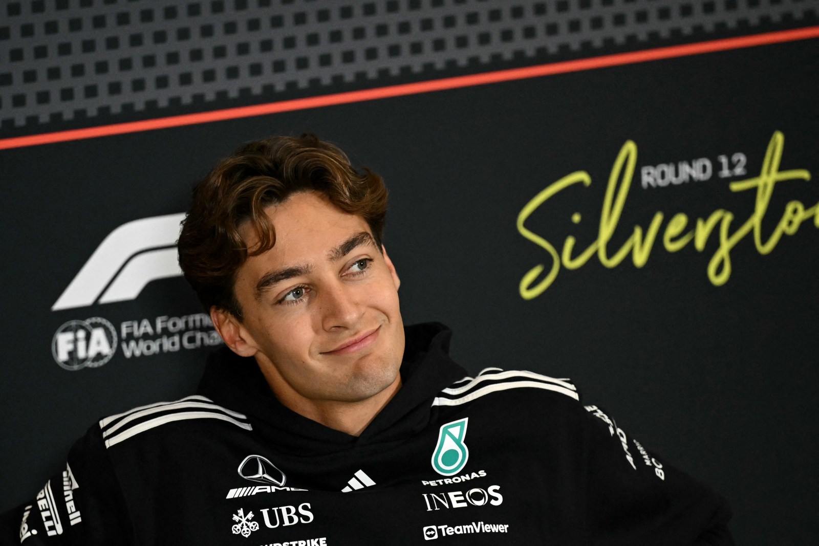 Aston Martin ressalta contratos de titulares e rejeita interesse em Russell para 2026