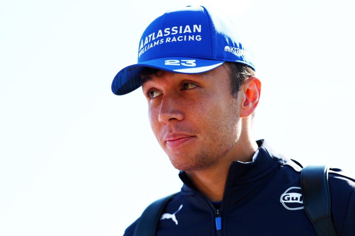Albon diz que carros da F1 2026 “serão bem diferentes”: “Teremos trabalho nas férias”