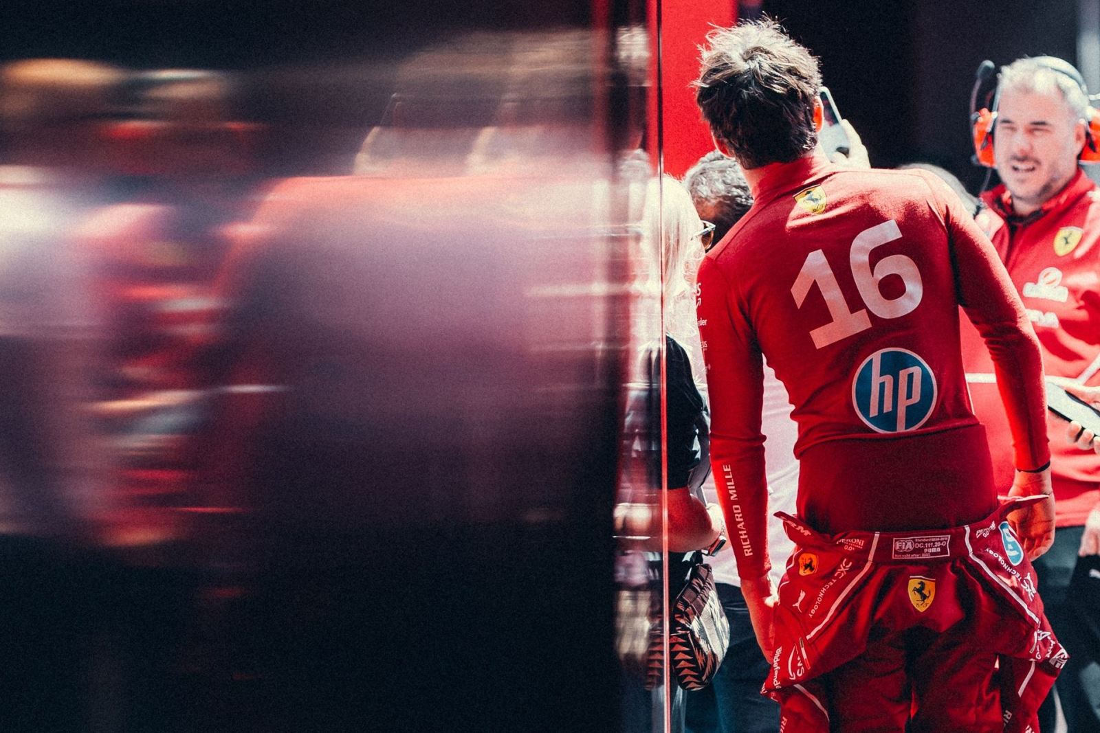 Leclerc minimiza adaptación de Hamilton a Ferrari: “Solo quiero un coche rápido”