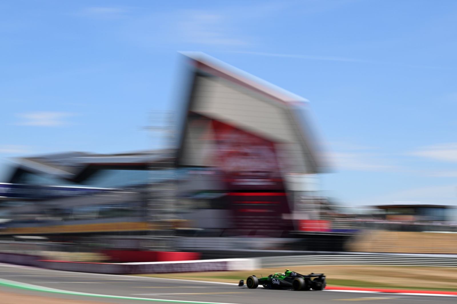 Fórmula 1 vai passar na TV hoje? Onde assistir à classificação do GP da Inglaterra
