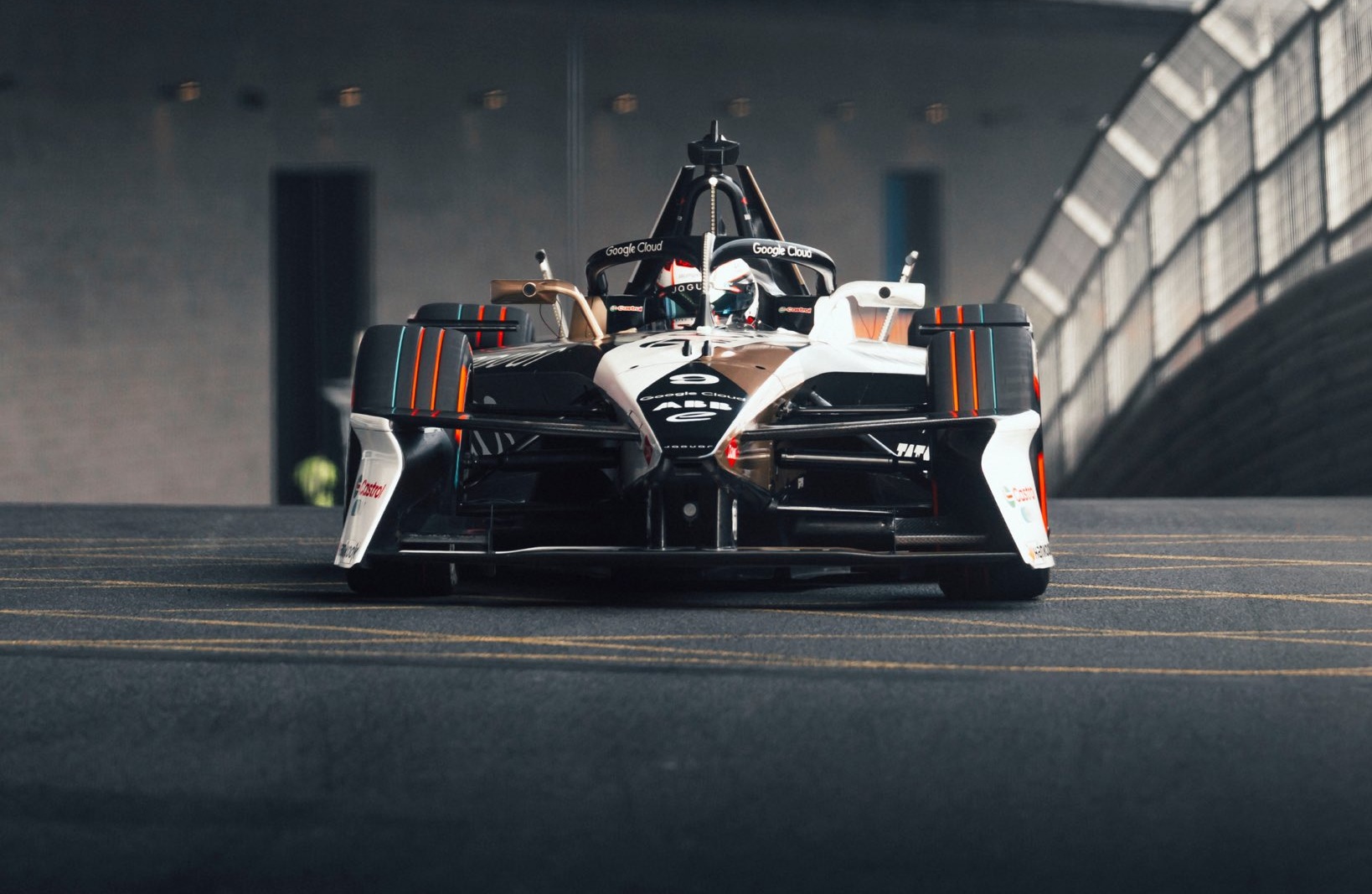 Evans bate De Vries e reafirma crescimento da Jaguar com pole do eP de Londres 1
